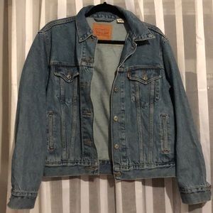 Levis boyfriend trucker